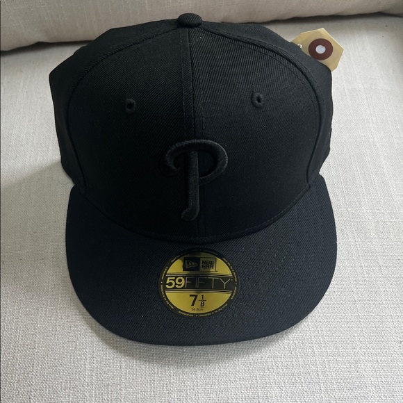 New Era Accessories - New Black Philadelphia Phillies Fitted Cap with Raised 'P' Logo